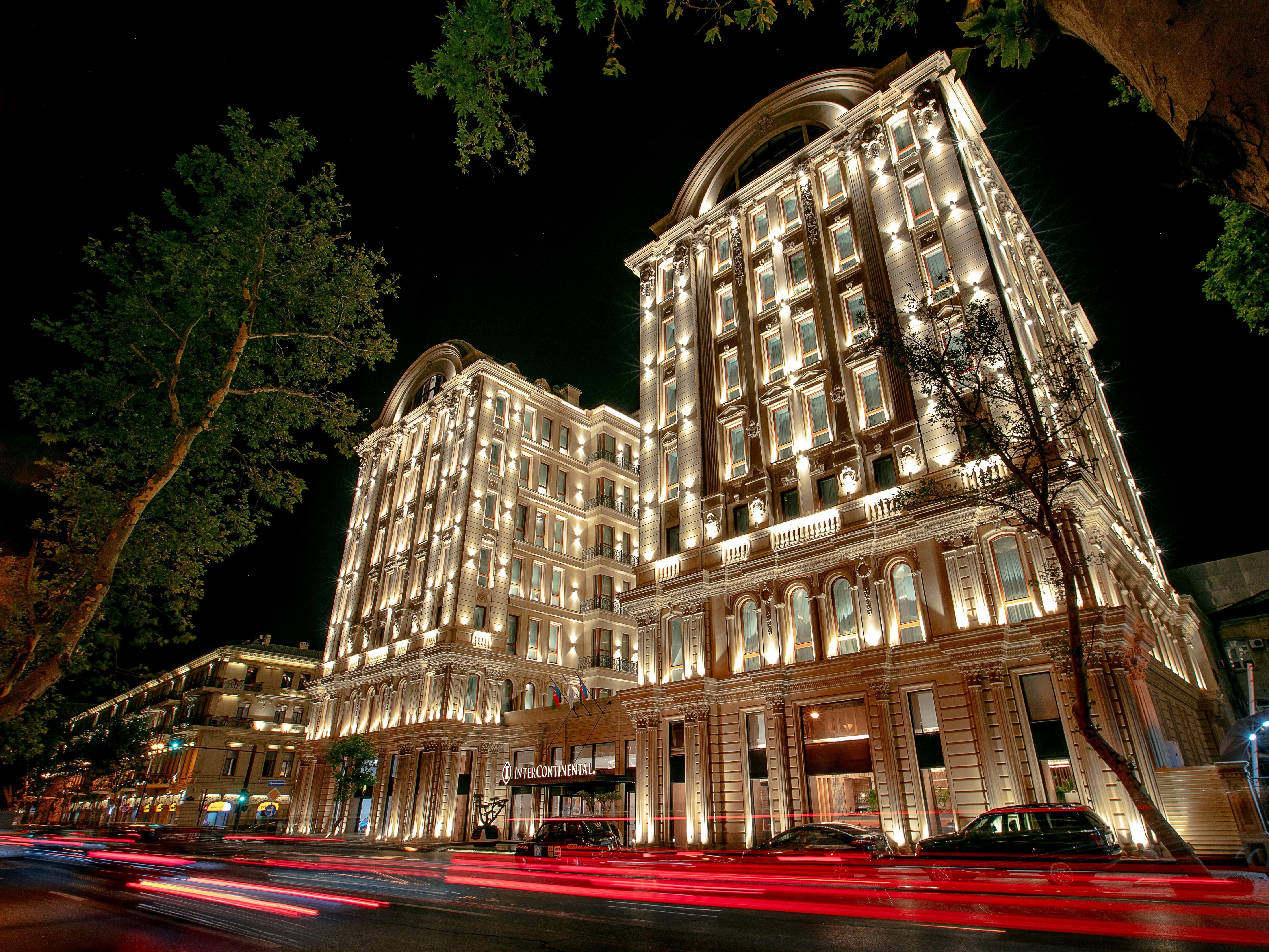 Intercontinental Baku By Ihg Hotel Ngoại thất bức ảnh The hotel at night