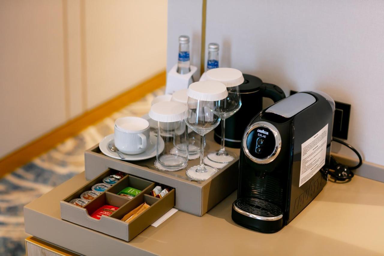 Intercontinental Baku By Ihg Hotel Ngoại thất bức ảnh A Nespresso coffee machine in a hotel room