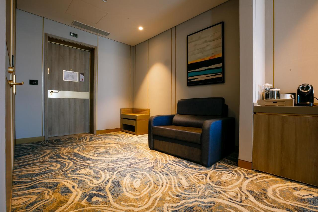 Intercontinental Baku By Ihg Hotel Ngoại thất bức ảnh Carpet in a hotel room